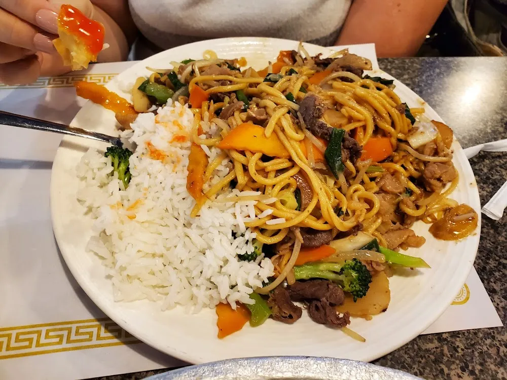 White Rice Chow Mein Beef Chicken Broccoli Bell Peppers Carrots Bean Sprouts Green Onions